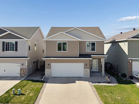 2nd image of 947 30th Ave W