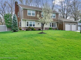 16 Clinton Dr, Manalapan, NJ 07726