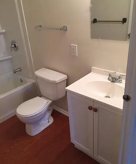 121 Oakwood Rd #E — Photo 11