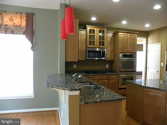 4th image of 6018 Loriella Park Dr