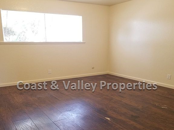 3rd image of 921 University Ave #26e6603be
