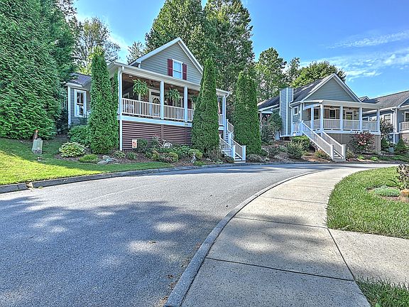 2nd image of 396 Blount St