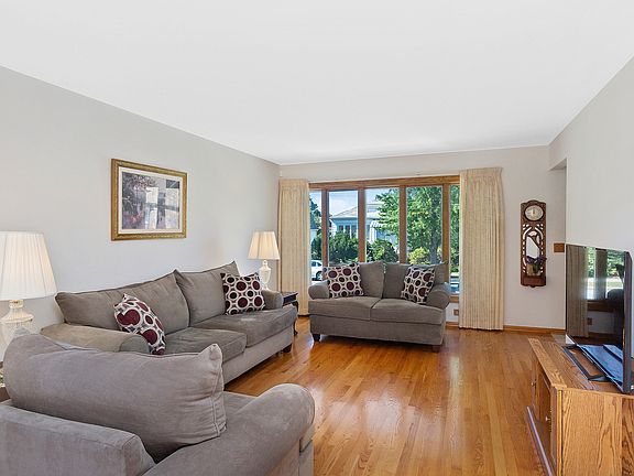 4th image of 3753 N Oak Park Ave