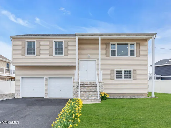 26 Mermaid Road, Toms River, NJ 08753