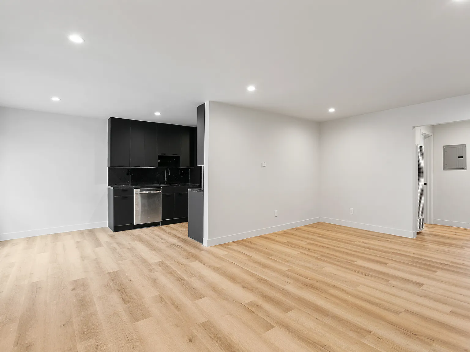 2 bed, 1030 sqft, $2,591 — Photo 3