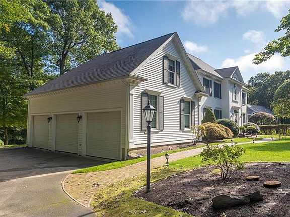 3rd image of 25 Hill Dr