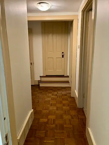 bath/bedroom hall w attic door