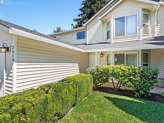 4th image of 2819 NE Delancey Ct