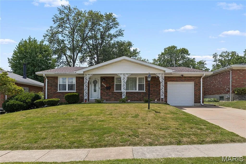 4634 Don Ron Dr photo 1