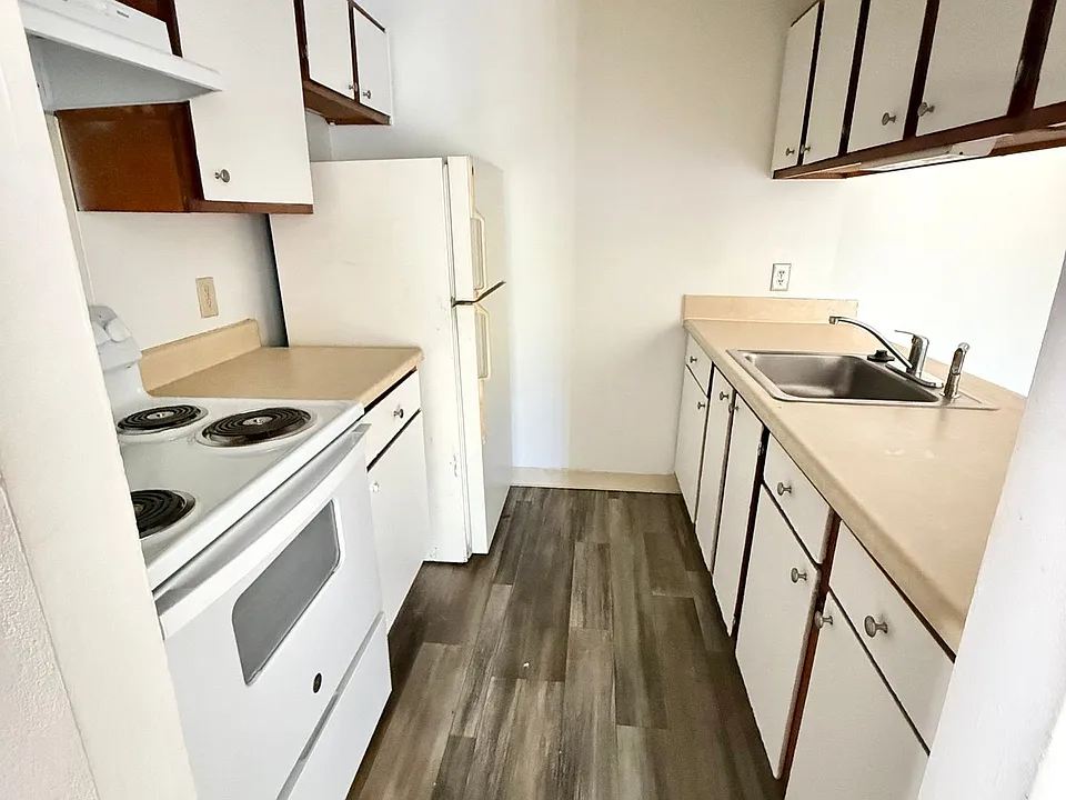 200 Sunset St