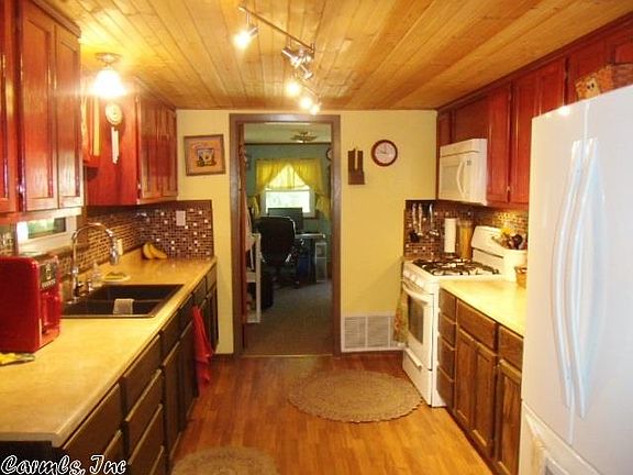 4th image of 637 Pine Ave