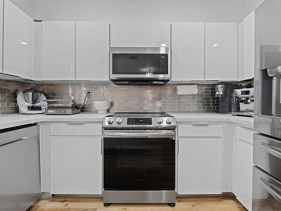 4th image of 3436 W 90th St