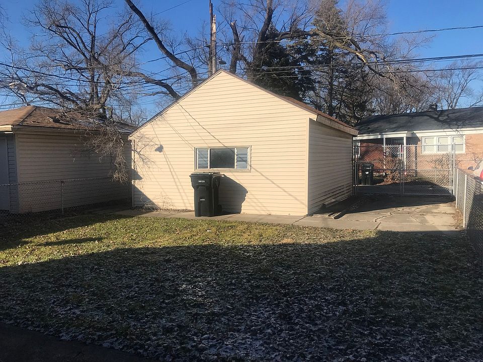 2nd image of 922 W Vermont Ave
