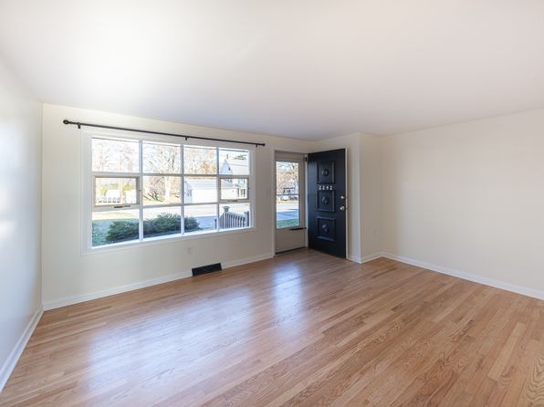2246 Lincoln Way E