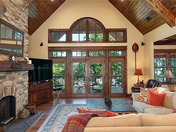 5th image of 211 N Beacon Shores Dr