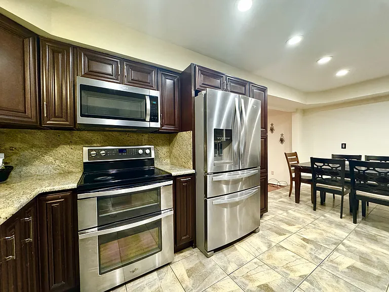 2868 Groves Dr — Photo 28