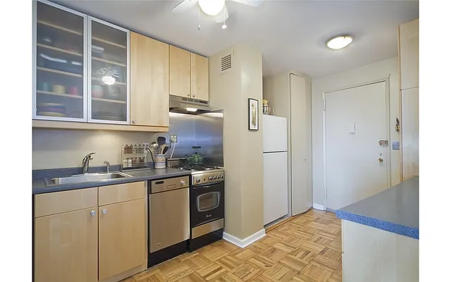 Sold by Douglas Elliman | media 16