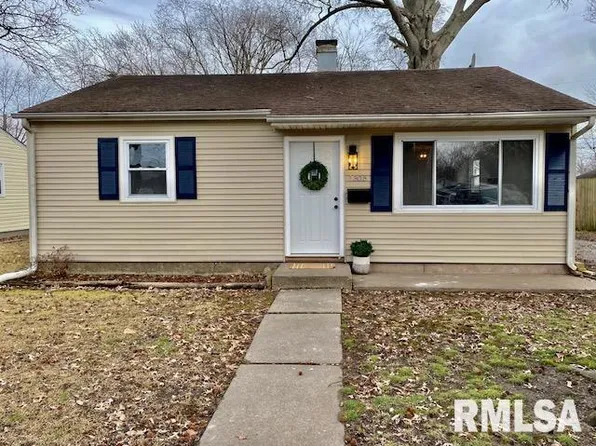 1305 Dean St, Centralia, IL 62801