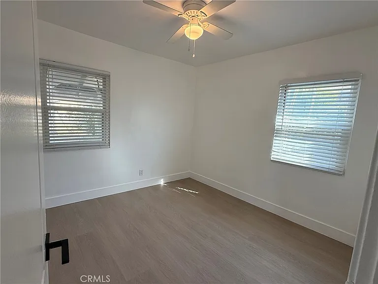 7358 Riverton Ave — Photo 18