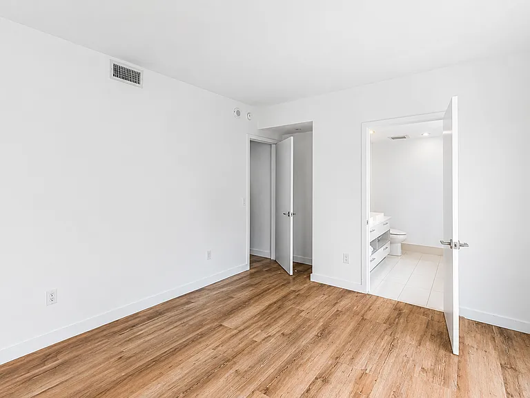 650 NE 32nd St #4507 — Photo 9