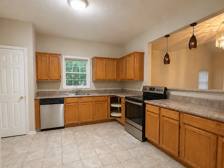 2426 Trailwood Hills Dr — Photo 3