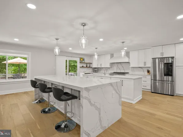 7816 Wendy Ridge Ln, Annandale, VA 22003