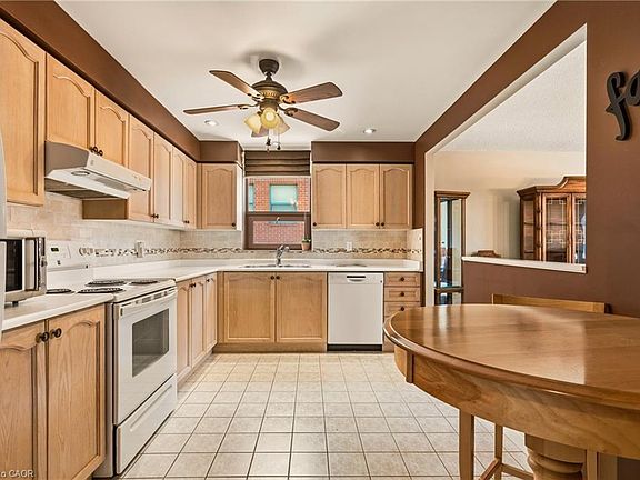 4th image of 8 Main St #203