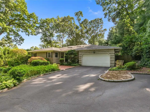 26 Newport Drive, Plainview, NY 11803