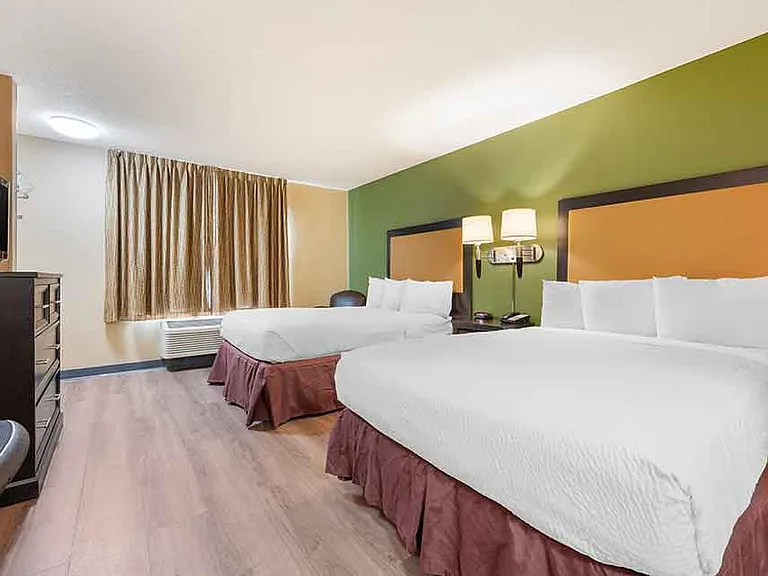 Studio Suite - 2 Full Beds