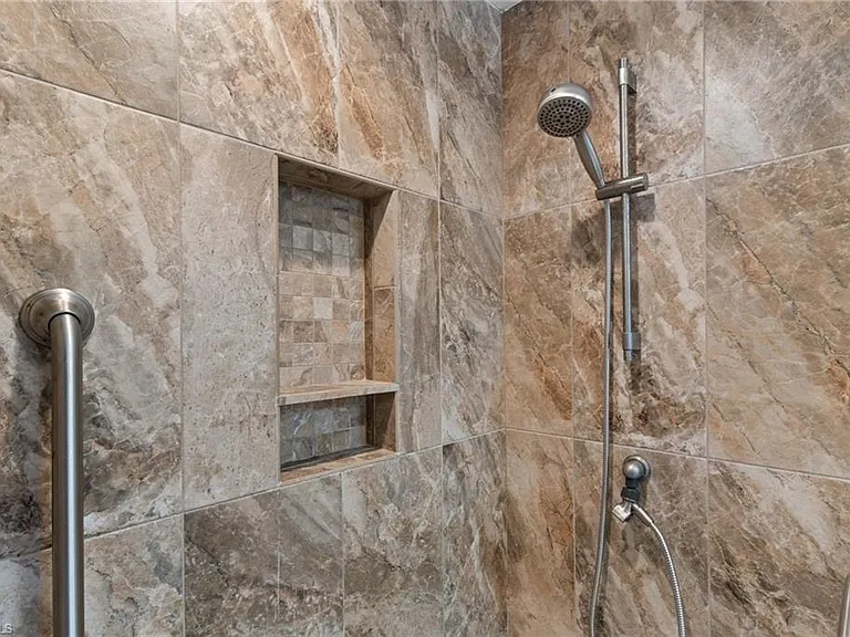 324 Waterleaf Ct — Photo 17