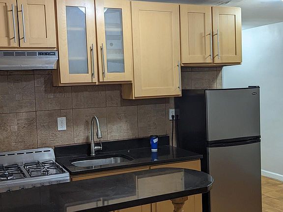 3rd image of 49 Duncan Ave #2F