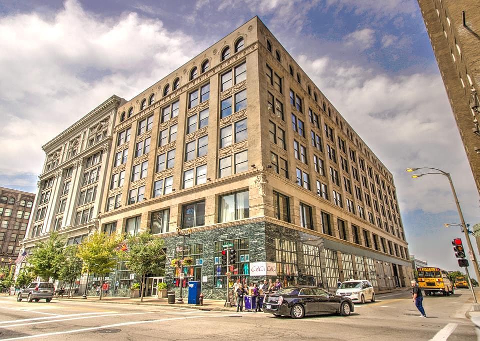 1st image of 901 Washington Ave Unit 406