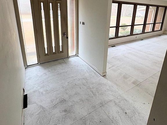 3rd image of 3007 Suffolk Ln