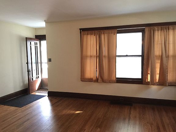 2nd image of 1606 Larchmont Ave #Down