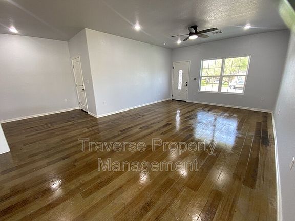 4th image of 5521 Diaz Ave