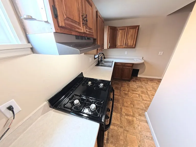65 Marshall St — Photo 8