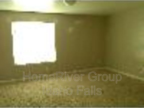 5th image of 955 Eve Dr APT 3