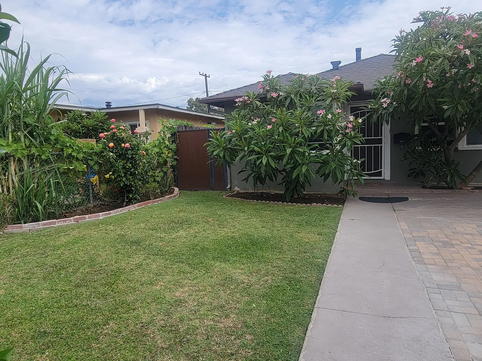 Warren Ave, Santa Paula — Photo 1