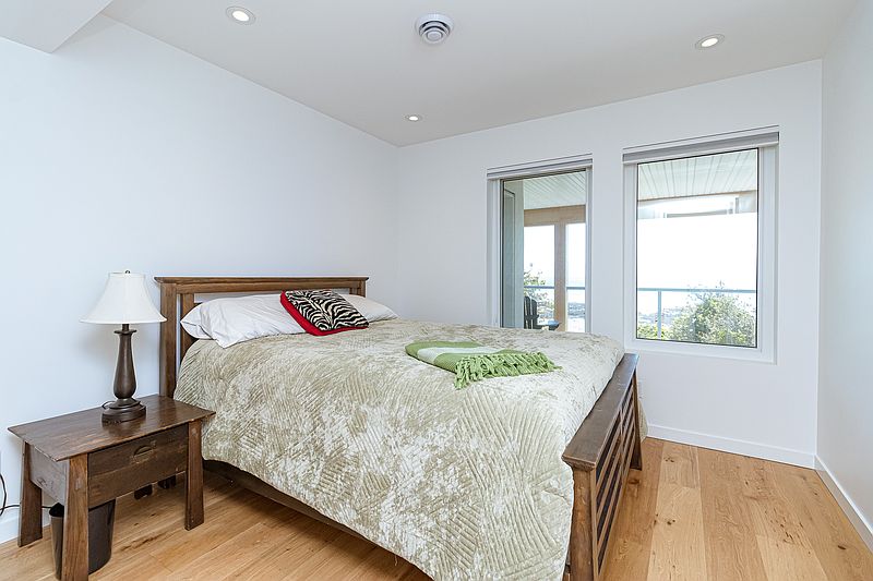 Oak Bay House for rent - 2 Bedrooms — photo 13