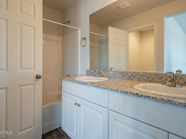 809 W Raymond St — Photo 11