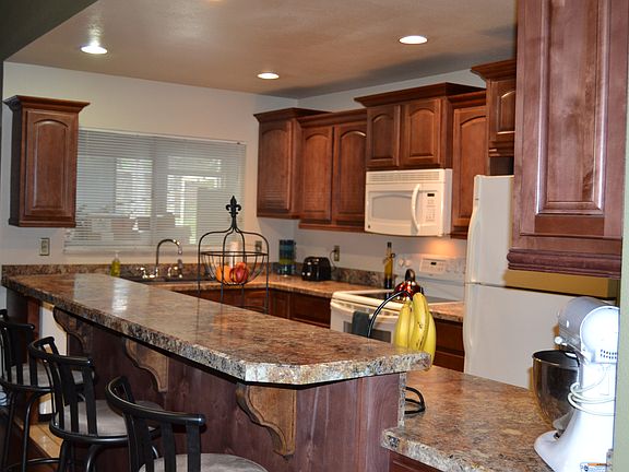 Kitchen (remodeled in 2009)