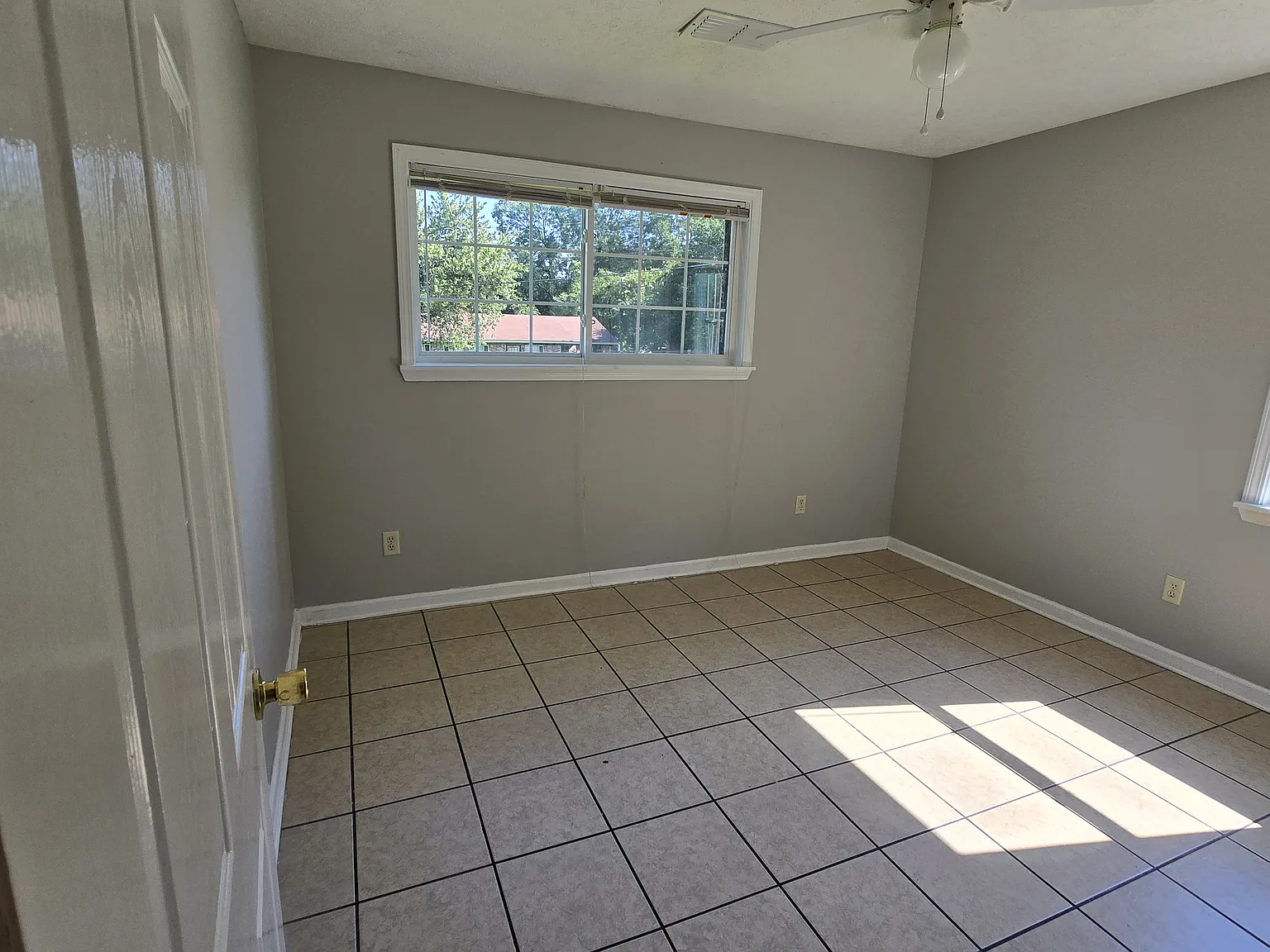 3 bed, 1.5 bath, 1266 sqft, $1,550 — Photo 4