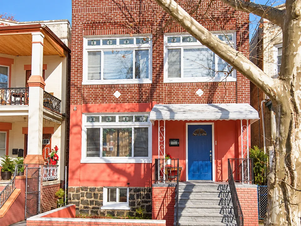 260 Dwight St #1