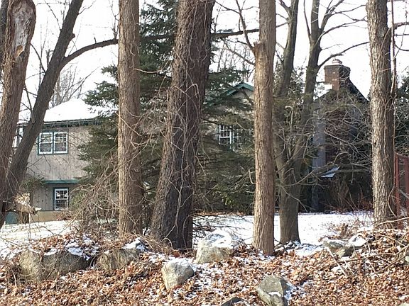 3rd image of 2 Silver Fox Ln