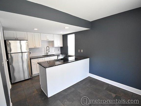 5th image of 4847 Moreland Dr W