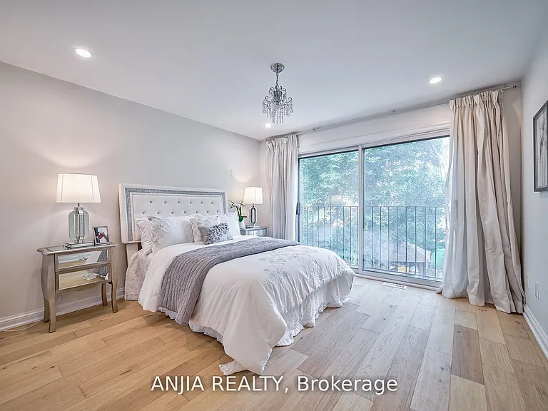 322 Hillsdale Ave E — Photo 11