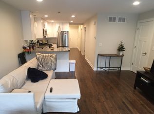1528 W Superior St #1F, Chicago, IL 60642