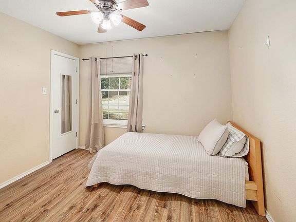 4th image of 229 Phillips St