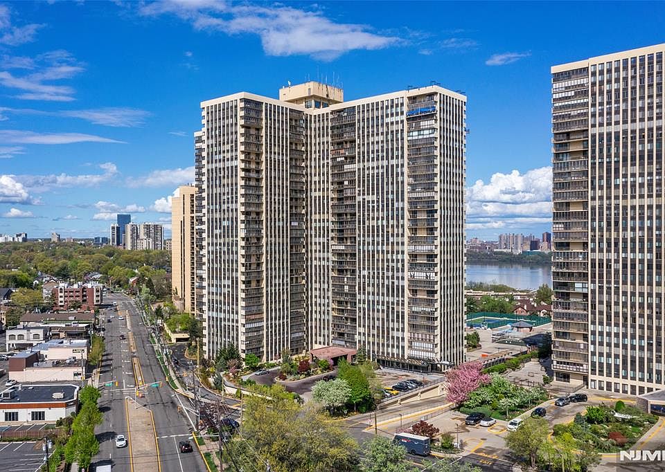 1st image of 300 Winston Dr APT 1723