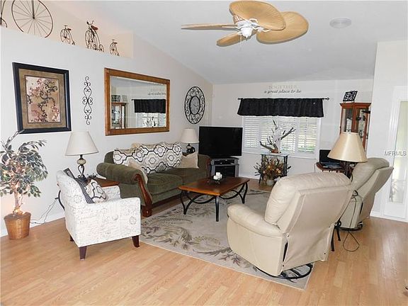 2nd image of 2860 Cabaret St